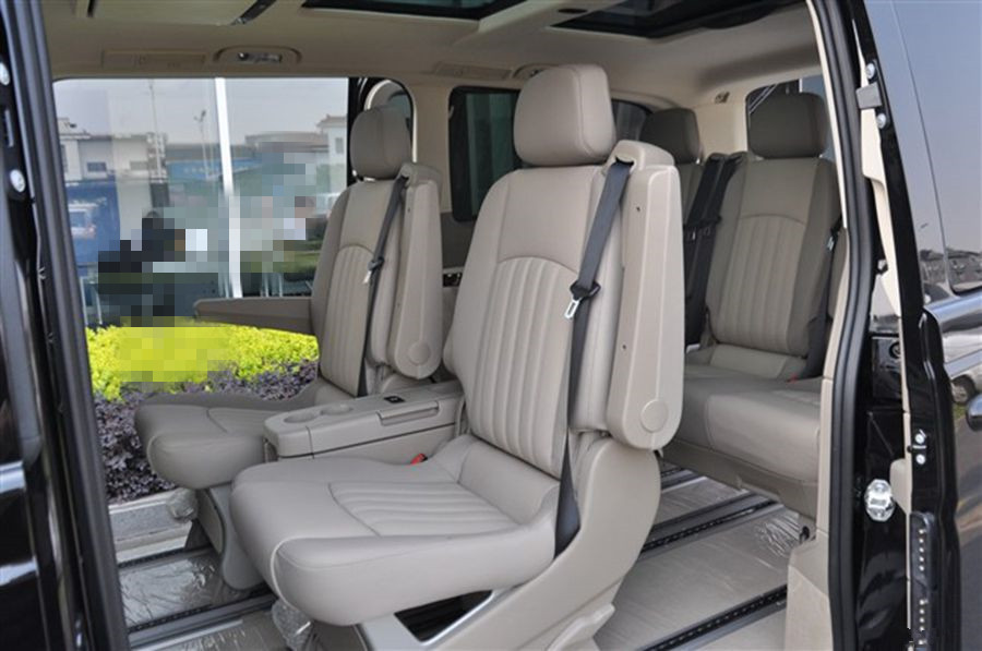 呼倫貝爾奔馳商務(wù)旅游包車