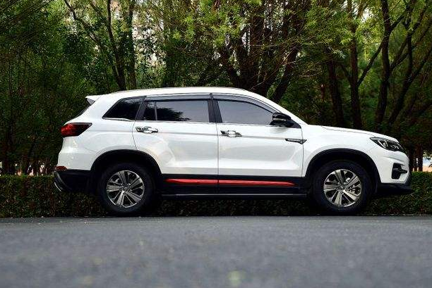 呼倫貝爾旅游包車,國產(chǎn)越野車